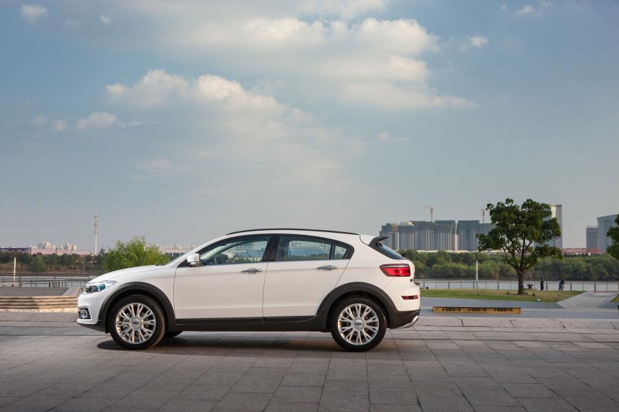  Qoros 3 City SUV 2014 года  (фото 26 из 35)